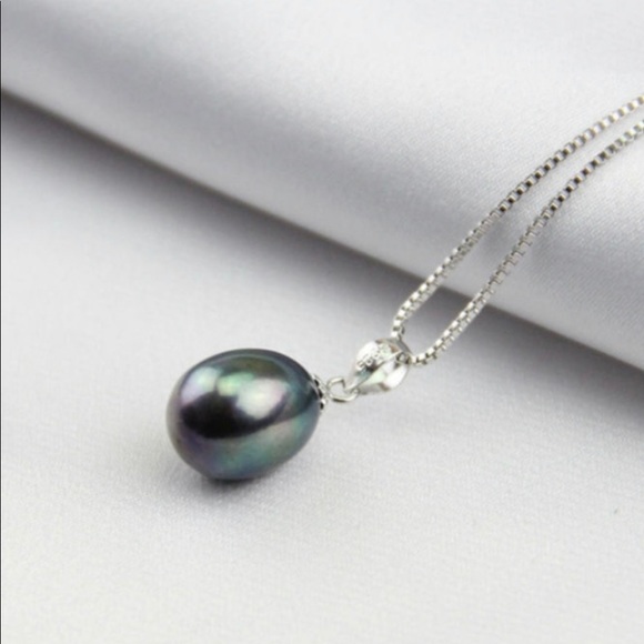 Pretty Black Pearl Pendant Necklace - Picture 1 of 2